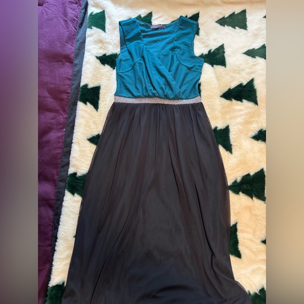 Elegant Teal and Black Sleeveless Dress